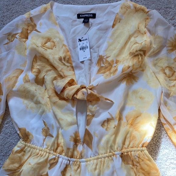 Express Yellow Floral Romper XS NWT - Picture 2 of 4